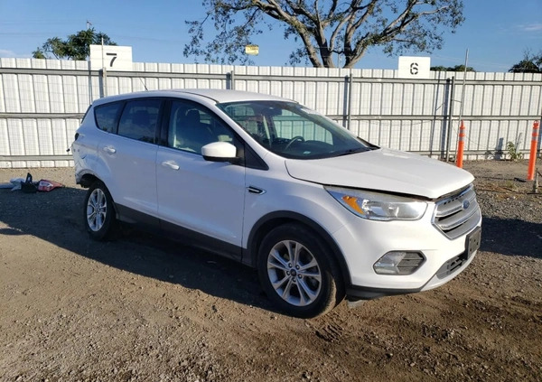 Ford Escape cena 34900 przebieg: 94420, rok produkcji 2017 z Okonek małe 67